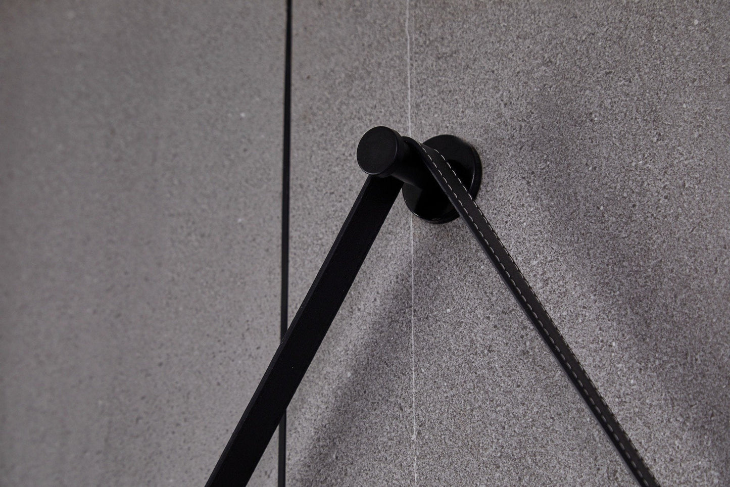 Espejo redondo 80 cm con marco negro cinturón de moda, iluminación LED empotrada y antivaho