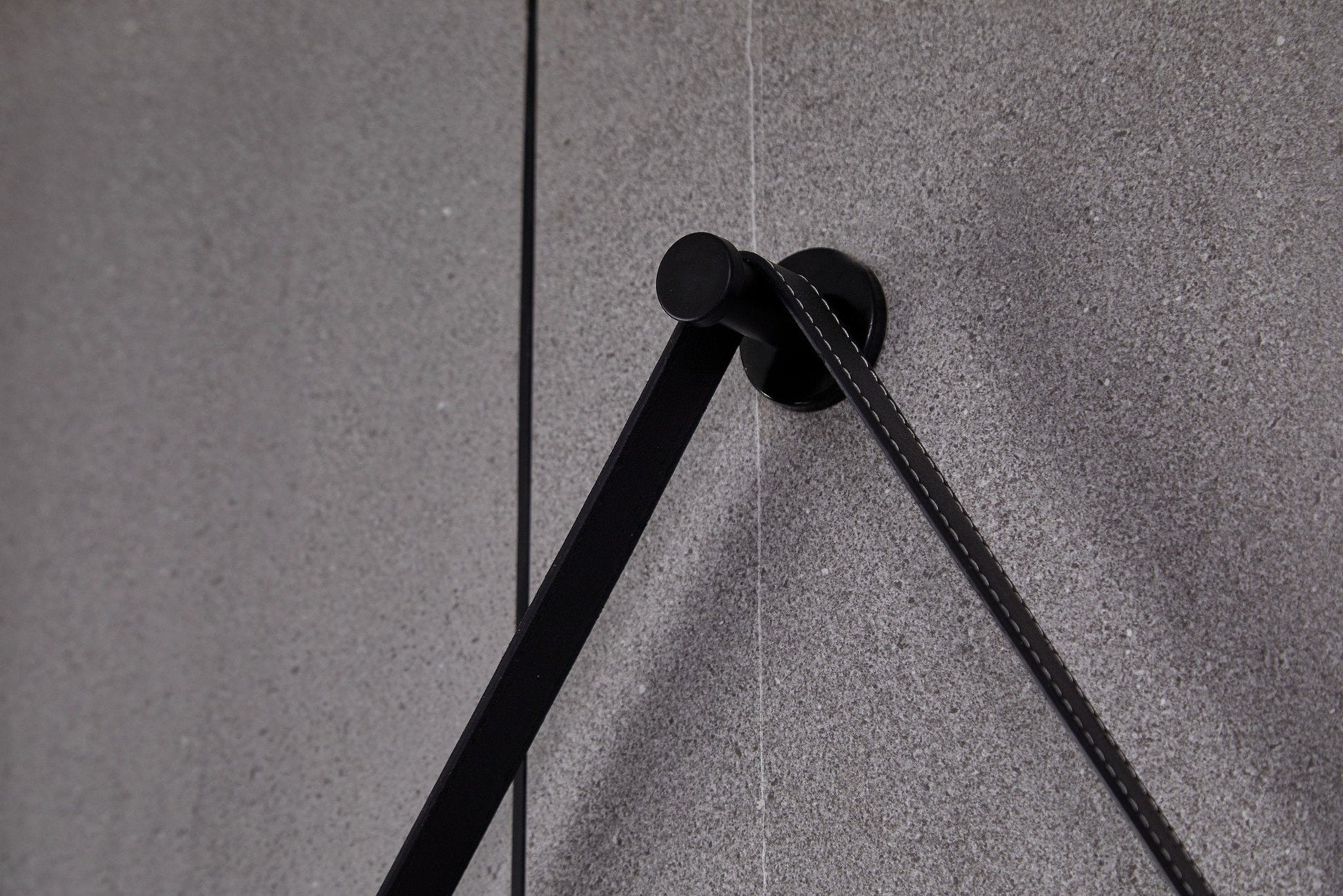 Espejo redondo 80 cm con marco negro cinturón de moda, iluminación LED empotrada y antivaho